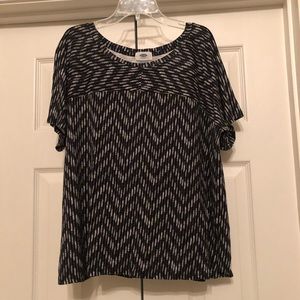 Women’s Black and White Patterned Top